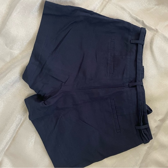 Banana Republic shorts in navy blue, size 4P - Picture 2 of 5